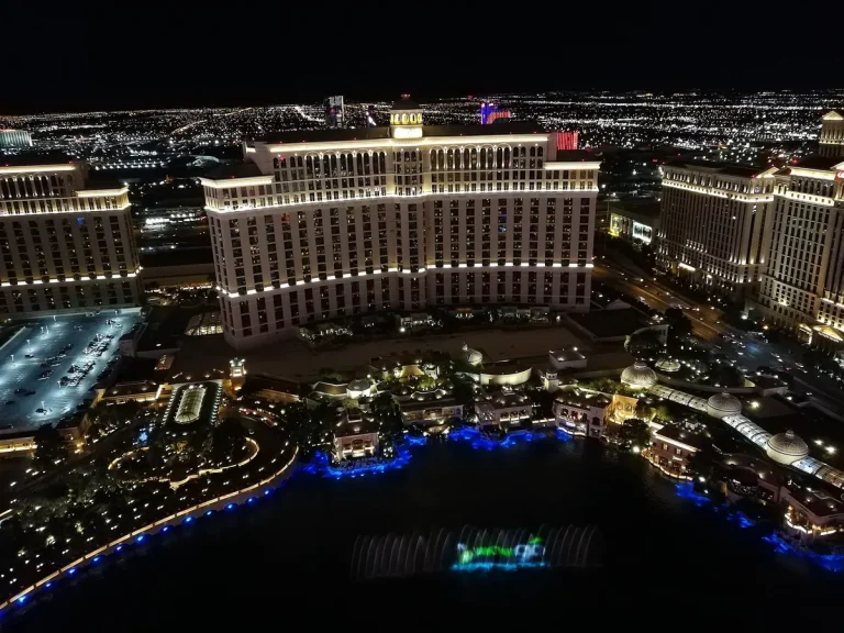 Fachada iluminada del hotel Bellagio de Las Vegas en una fotografía de archivo de 2019.